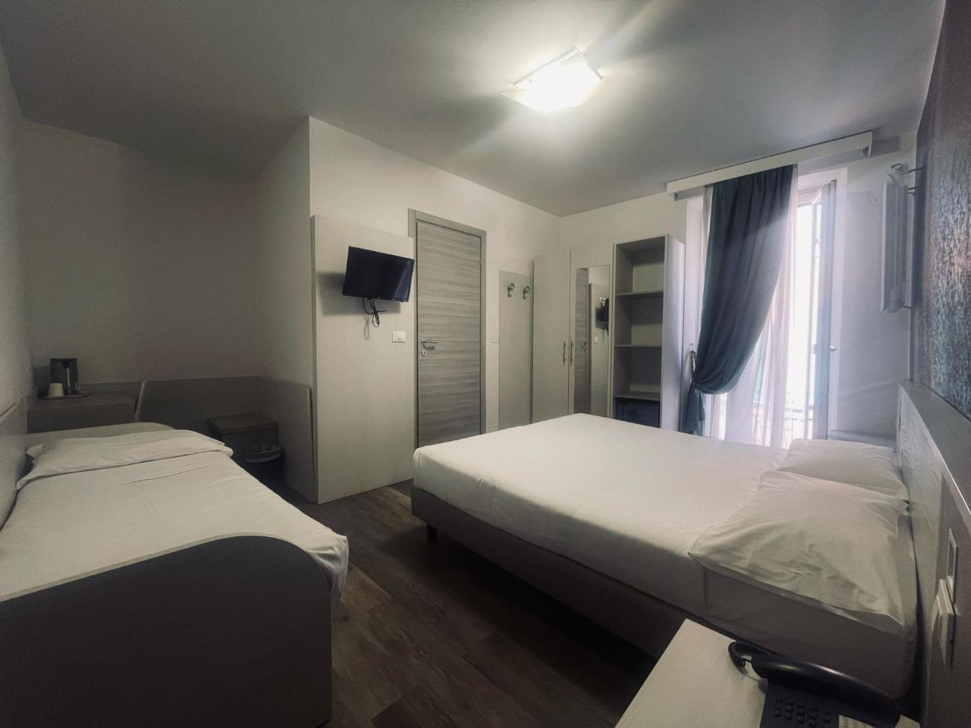 Hotel Holiday- Alla Finestrella — Foto 1